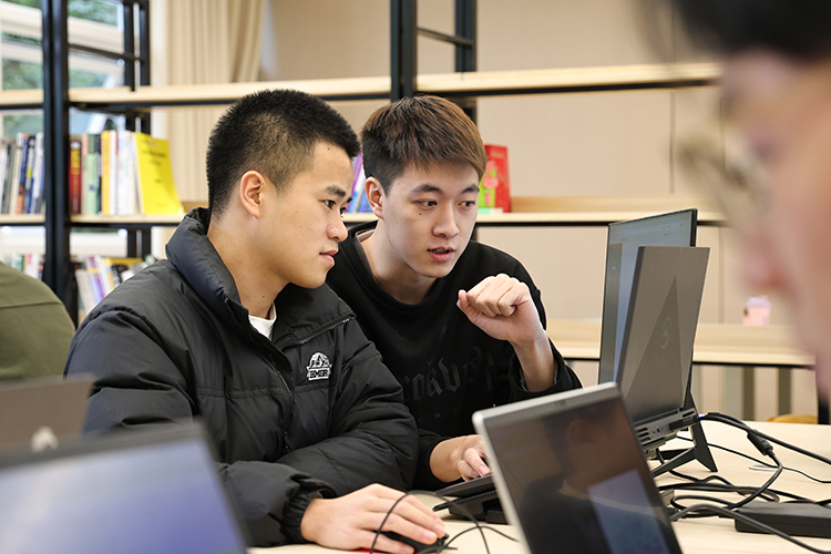 项目成果走上货架 川大锦江学院创新实验室以网络技术研究开发“亮”出实效